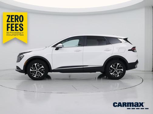 White 2023 Kia Sportage EX