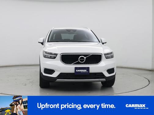 2022 Volvo XC40 T5 Momentum