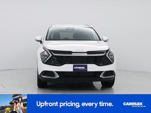 White 2023 Kia Sportage EX
