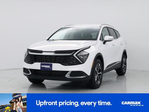 White 2023 Kia Sportage EX