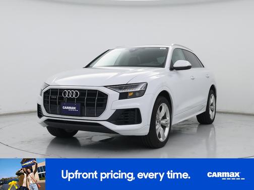 White 2023 Audi Q8 Premium