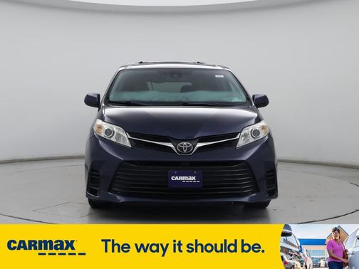 2018 Toyota Sienna LE