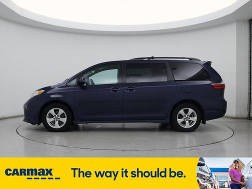 2018 Toyota Sienna LE