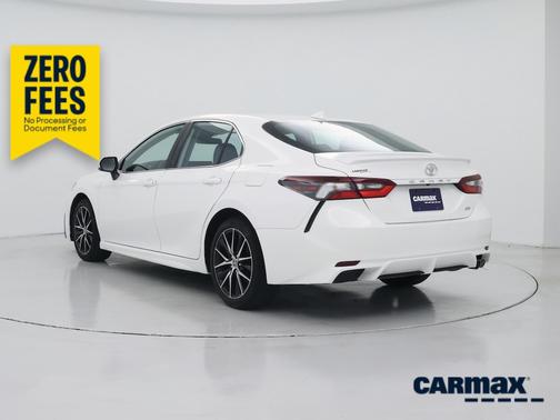 White 2023 Toyota Camry SE
