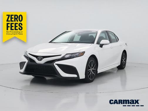 White 2023 Toyota Camry SE