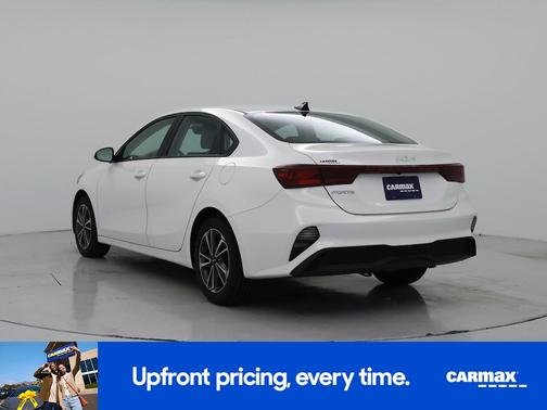White 2023 Kia Forte LXS