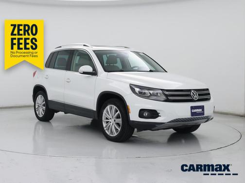 White 2016 Volkswagen Tiguan SE