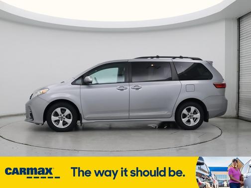 2018 Toyota Sienna LE