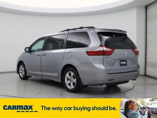 2018 Toyota Sienna LE