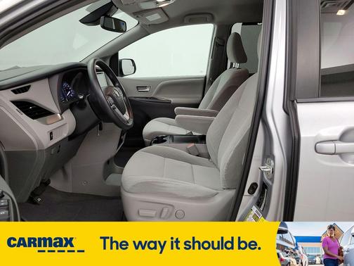 2018 Toyota Sienna LE
