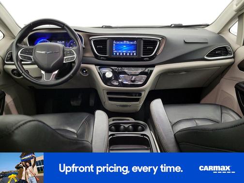 White 2018 Chrysler Pacifica Touring L