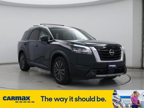 2022 Nissan Pathfinder SL