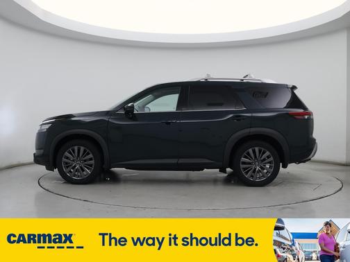 2022 Nissan Pathfinder SL