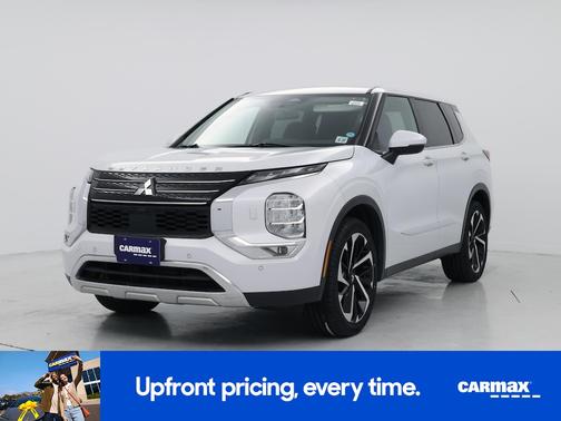 White 2022 Mitsubishi Outlander SE