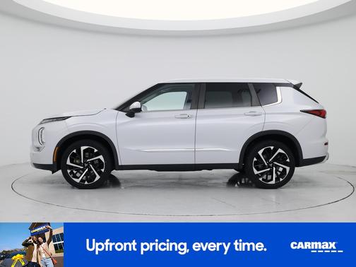 White 2022 Mitsubishi Outlander SE