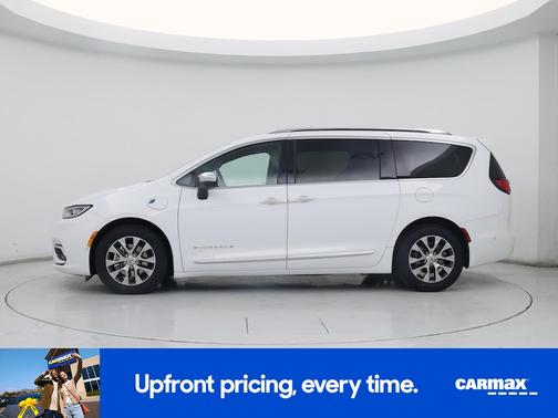 White 2023 Chrysler Pacifica Hybrid Pinnacle