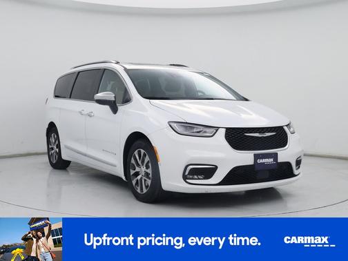 White 2023 Chrysler Pacifica Hybrid Pinnacle