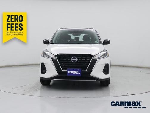 Silver 2023 Nissan Kicks SV