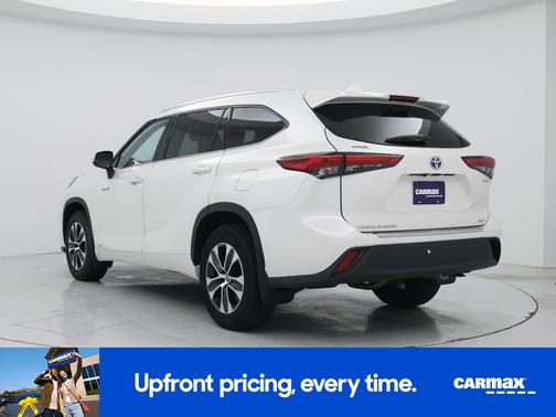 White 2021 Toyota Highlander Hybrid XLE