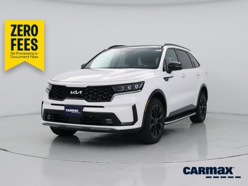 White 2023 Kia Sorento SX