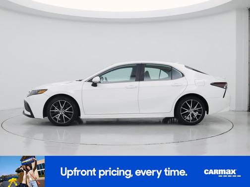 White 2023 Toyota Camry SE