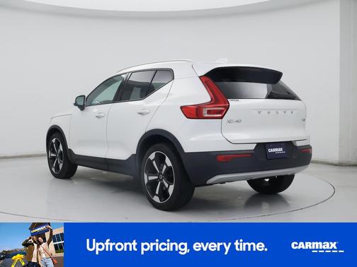 2021 Volvo XC40 T5 Momentum