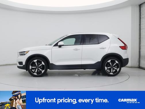 2021 Volvo XC40 T5 Momentum
