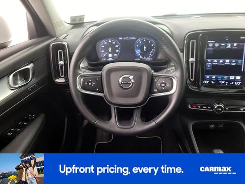 2021 Volvo XC40 T5 Momentum