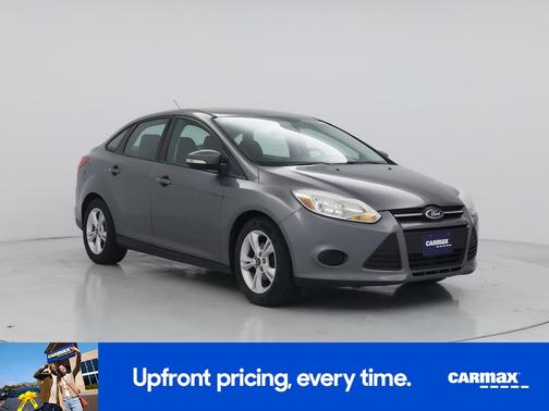 Gray 2014 Ford Focus SE
