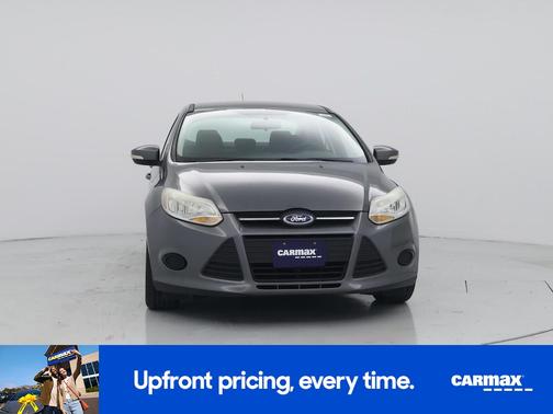Gray 2014 Ford Focus SE