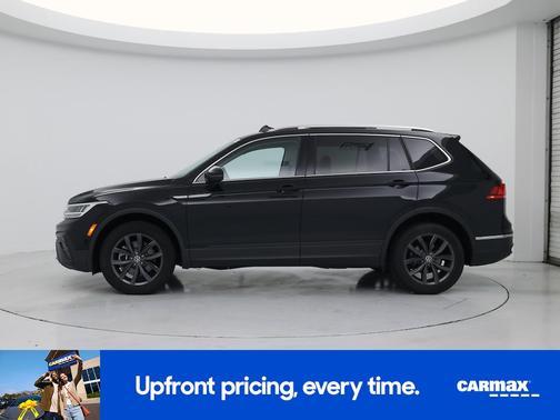 Black 2024 Volkswagen Tiguan SE