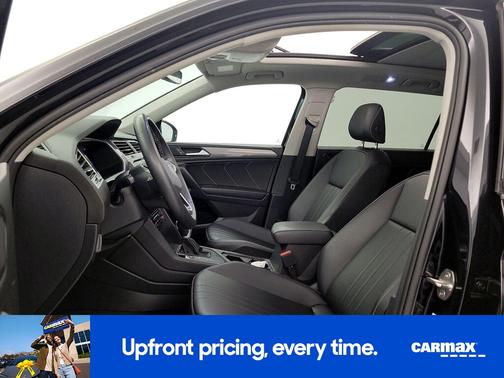 Black 2024 Volkswagen Tiguan SE