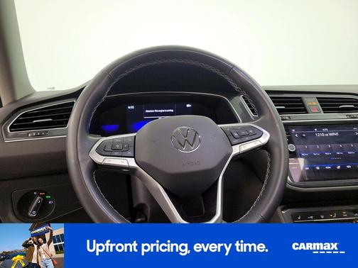 Black 2024 Volkswagen Tiguan SE