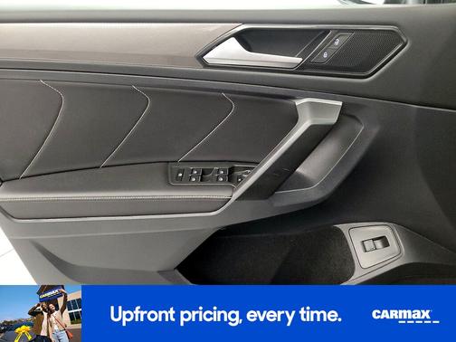 Black 2024 Volkswagen Tiguan SE
