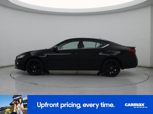 Black 2022 Nissan Altima SR