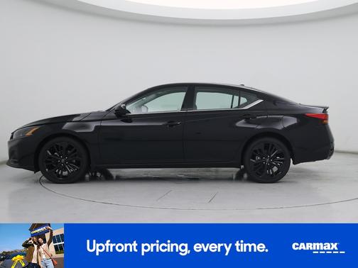 Black 2023 Nissan Altima SR