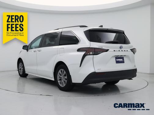 White 2024 Toyota Sienna XLE