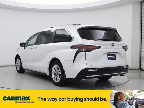 2022 Toyota Sienna Platinum