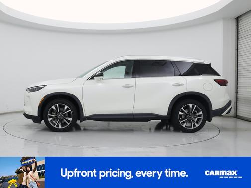 White 2023 INFINITI QX60 Luxe