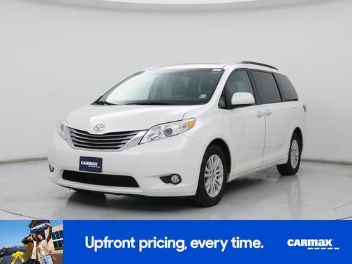 White 2015 Toyota Sienna XLE