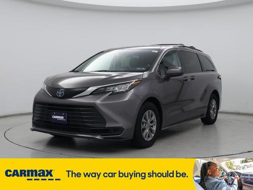 2022 Toyota Sienna LE
