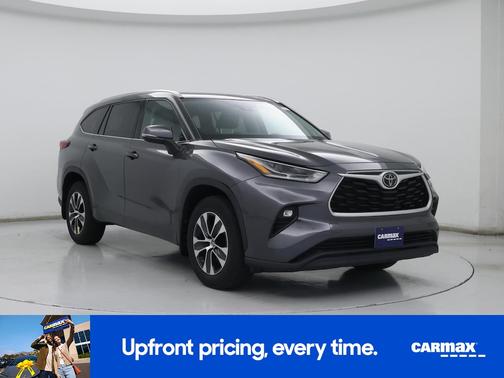 Gray 2021 Toyota Highlander XLE