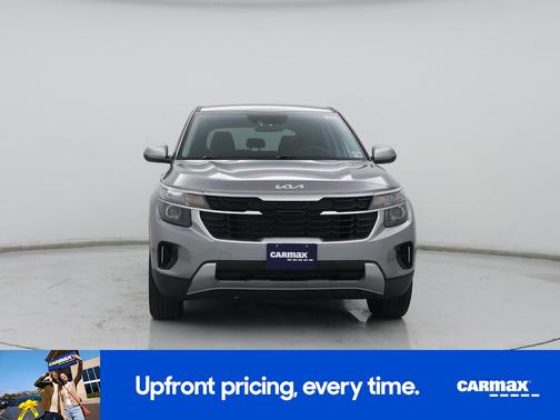 Gray 2024 Kia Seltos LX