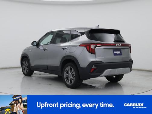 Gray 2024 Kia Seltos LX