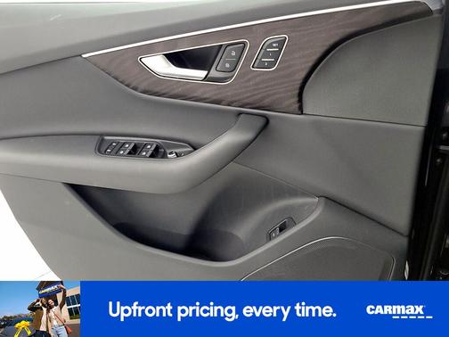 Black 2023 Audi Q7 Premium