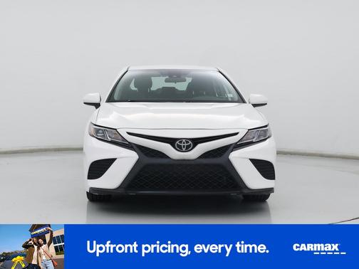 White 2019 Toyota Camry SE