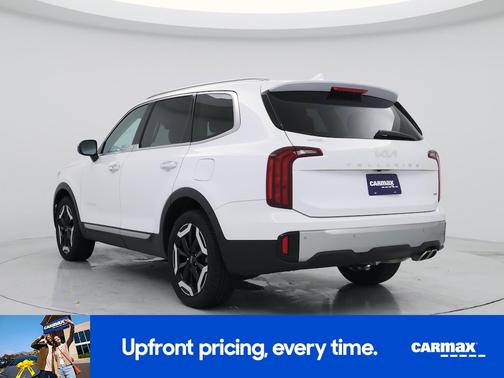 White 2023 Kia Telluride S