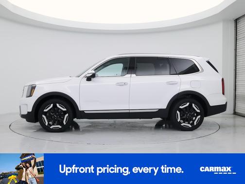White 2023 Kia Telluride S