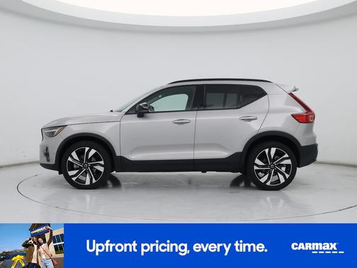 2023 Volvo XC40 B5 Ultimate Dark Theme