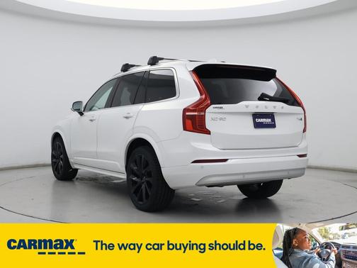 2022 Volvo XC90 T6 Momentum